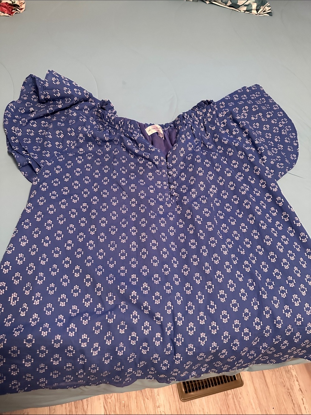Chelsea & Theodore Blue Floral Puff-Sleeve Blouse